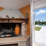 Laboris Villa Valtura