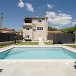 Laboris Villa *