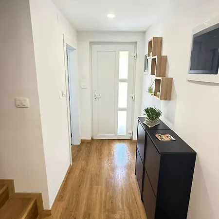 Laboris Villa Valtura